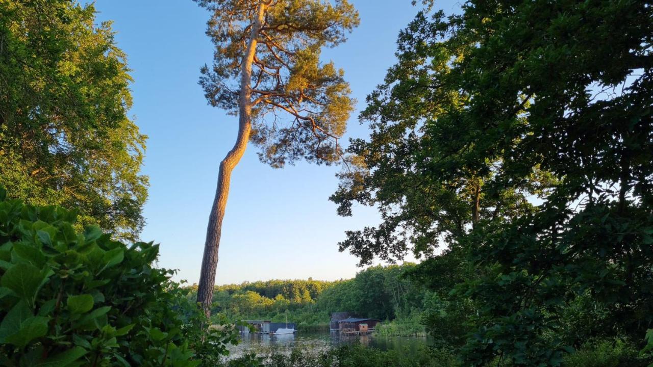 4 Sterne-Haus Am See Waren  Extérieur photo